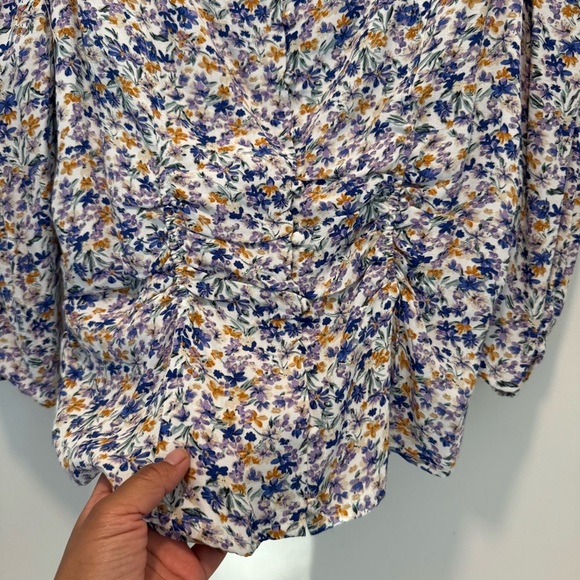 ASTR the Label Button Front Ruched Floral Top SIZE L - Picture 4 of 9